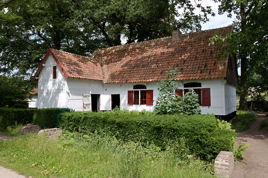 Openluchtmuseum Bokrijk museum belgie hoeve boerderij geit station molen kasteel kerk smidse